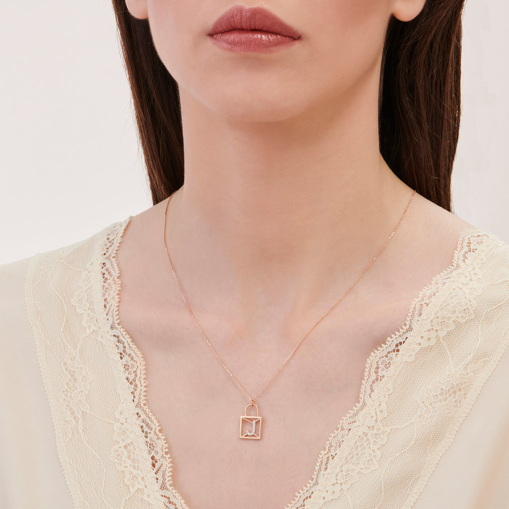 Buchstabe J Goldkette